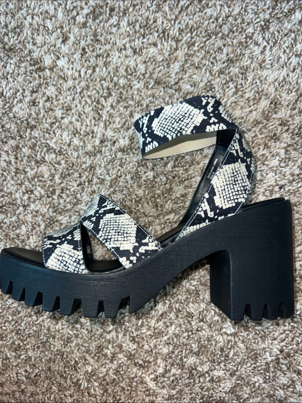 Madden Girl Black & White Snake-Print Platform Sandals- Worn once! Size 9!